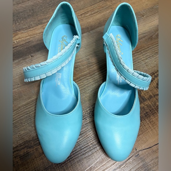 Softwear By Beacon Vintage Kitten Heel Closed Toe Shoes 10W Blue Flirty Elegant - Picture 2 of 9